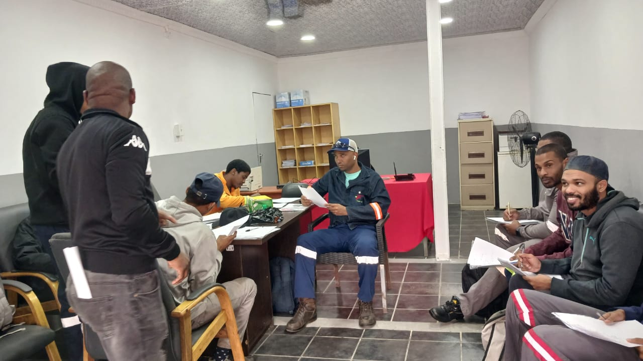 Students participating in skills training and mentorship activities (06)