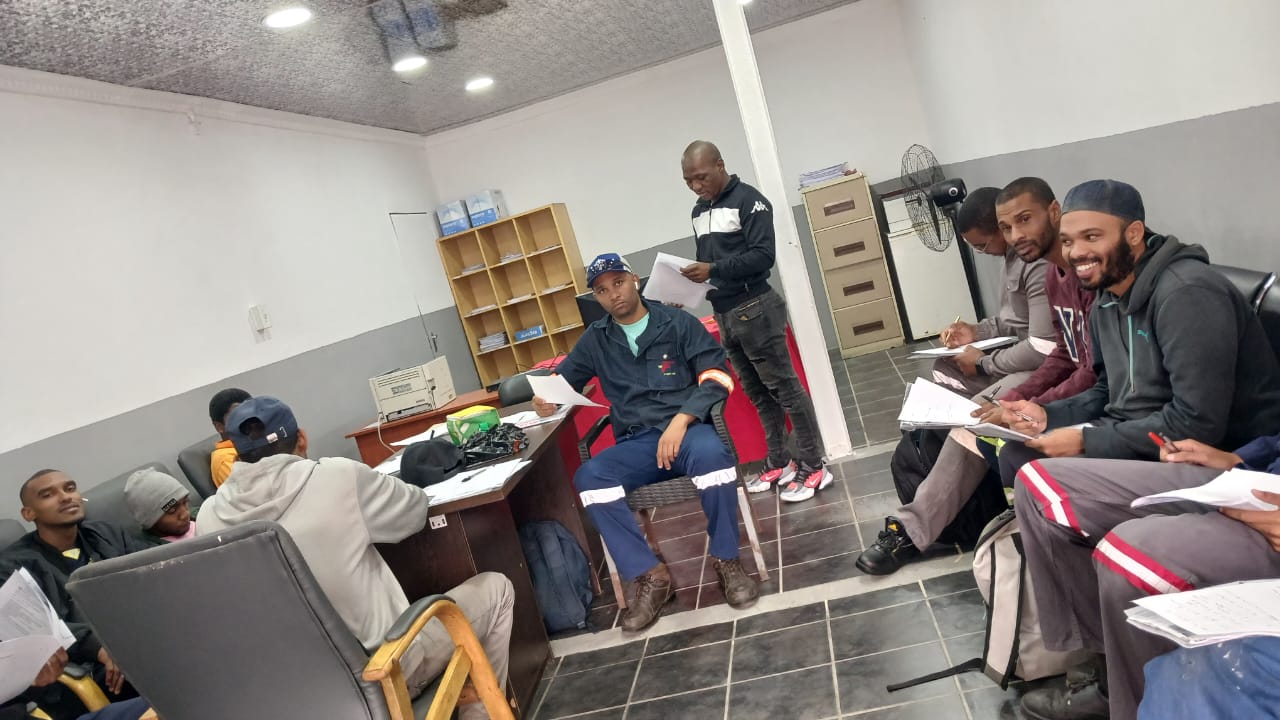 Students participating in skills training and mentorship activities (21)